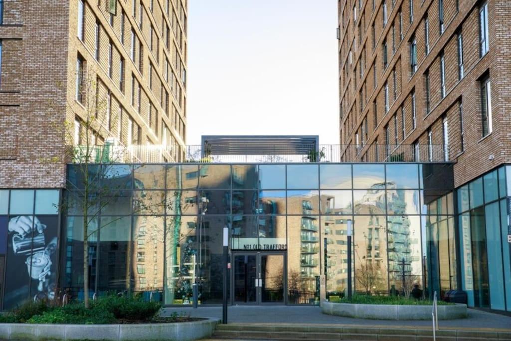 Modern Trafford 1Br Apartment-Free Parking-Cinema Room Manchester Ngoại thất bức ảnh