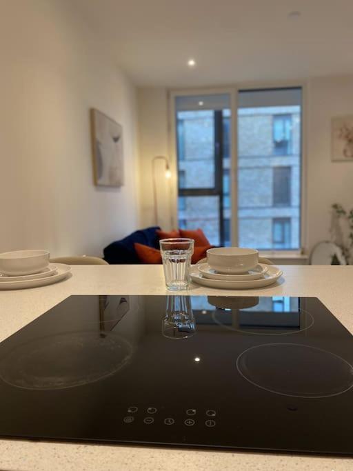 Modern Trafford 1Br Apartment-Free Parking-Cinema Room Manchester Ngoại thất bức ảnh