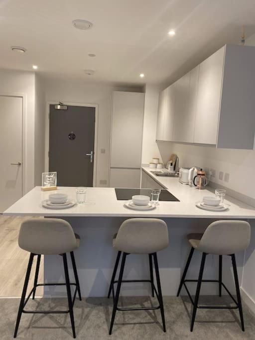 Modern Trafford 1Br Apartment-Free Parking-Cinema Room Manchester Ngoại thất bức ảnh