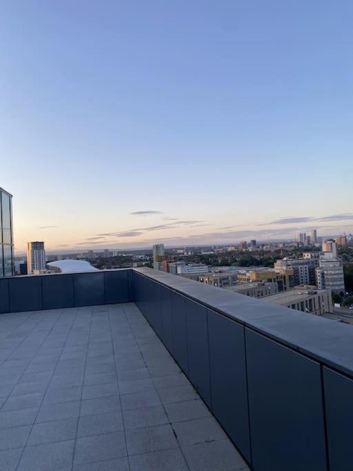 Modern Trafford 1Br Apartment-Free Parking-Cinema Room Manchester Ngoại thất bức ảnh