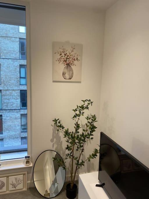 Modern Trafford 1Br Apartment-Free Parking-Cinema Room Manchester Ngoại thất bức ảnh