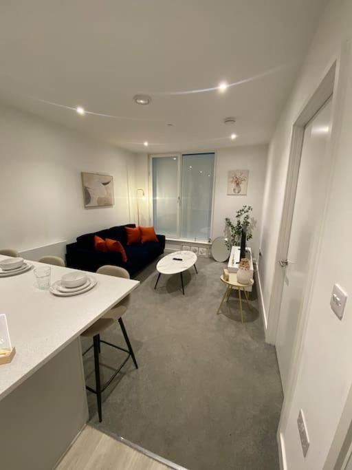 Modern Trafford 1Br Apartment-Free Parking-Cinema Room Manchester Ngoại thất bức ảnh