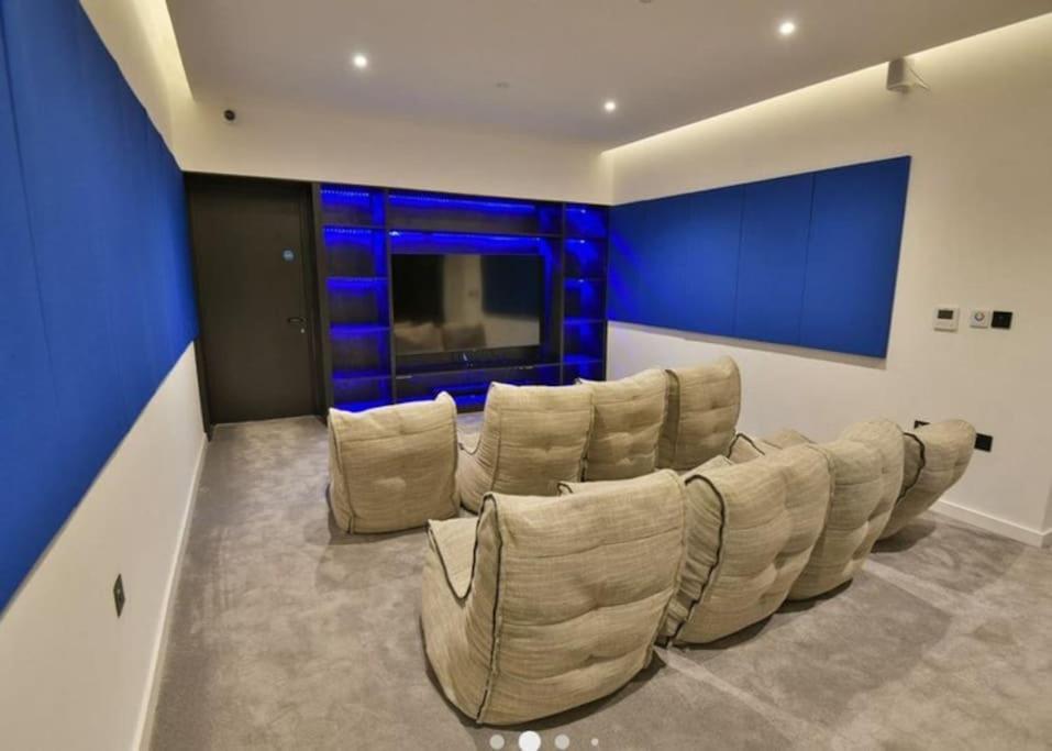 Modern Trafford 1Br Apartment-Free Parking-Cinema Room Manchester Ngoại thất bức ảnh