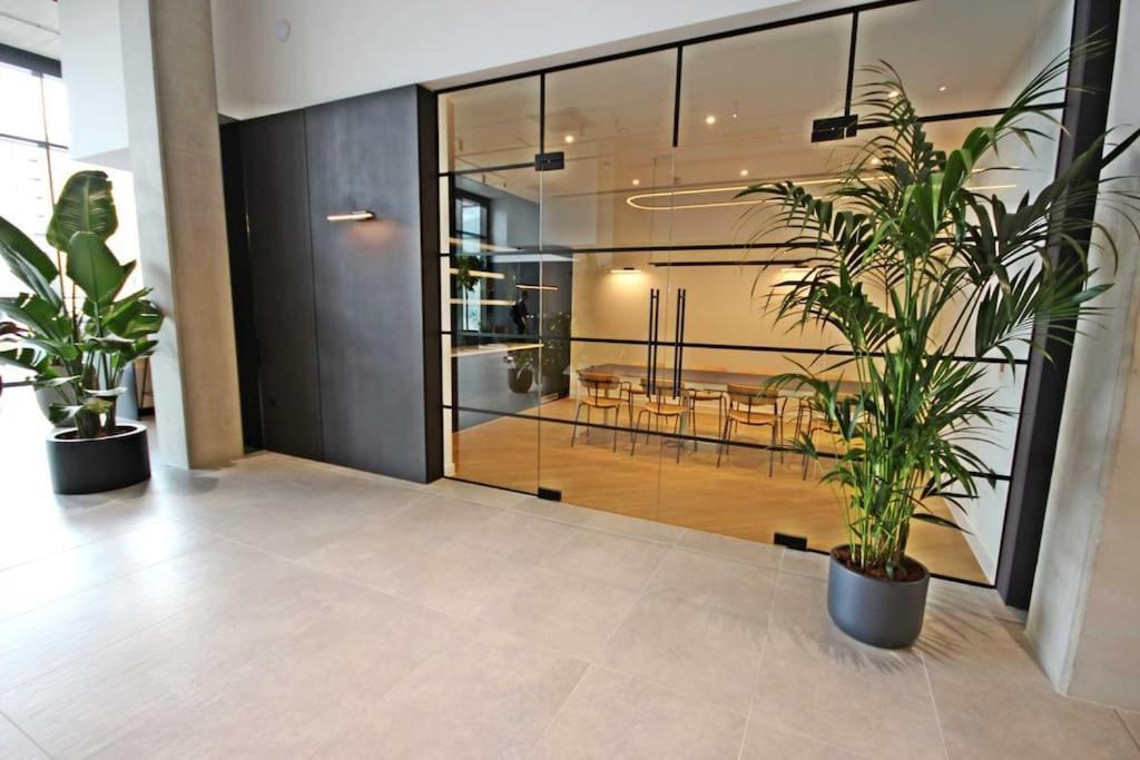 Modern Trafford 1Br Apartment-Free Parking-Cinema Room Manchester Ngoại thất bức ảnh